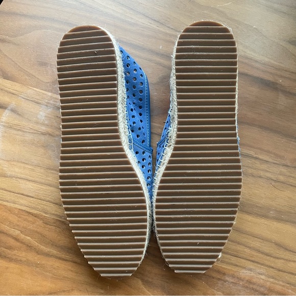 bill blass Sutton Perforated Espadrille Flat 8 - Picture 6 of 6